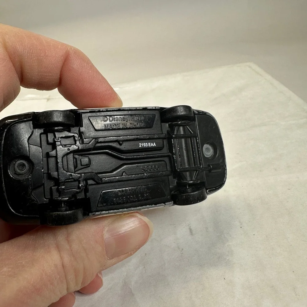 Disney Pixar Cars Marlon Clutches Security Vehicle Black White‎ Piston Cup Toy